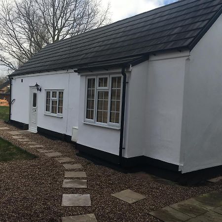 Manor Bungalow Walsall Zewnętrze zdjęcie